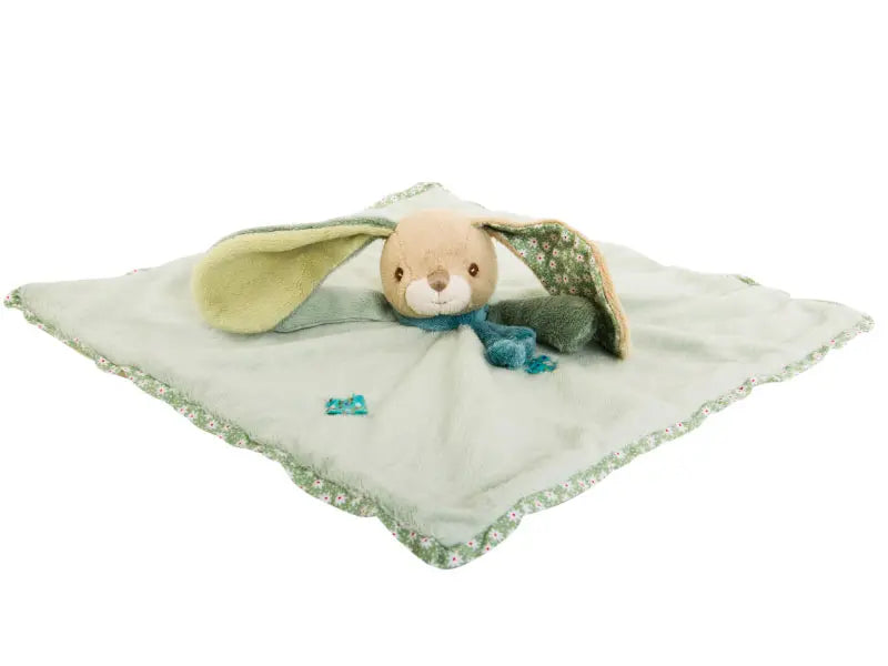 Benji Baby Rug lapin Bukowski Design en situation – doudou plat bébé lapin garçon cadeau naissance jouet enfant – Tawus
