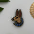 Broche chacal Égypte brodée main – bijou artisanal Anubis Égypte antique perles et fils métalliques – Tawus