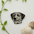 Broche chien dalmatien brodée main – bijou artisanal animal perles et fils métalliques – Tawus