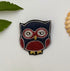 Broche chouette brodée main – bijou artisanal oiseau nocturne perles et fils métalliques – Tawus