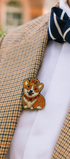Broche Gorki chien anglais brodée à la main portée – accessoire mode amoureux chien british artisanal unique – Tawus