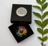 Broche Happy Flower fait main dans son écrin – cadeau original bijou fleur colorée broderie artisanale – Tawus