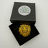 Broche Lion fait main dans son écrin – cadeau anniversaire astrologie bijou brodé – Tawus