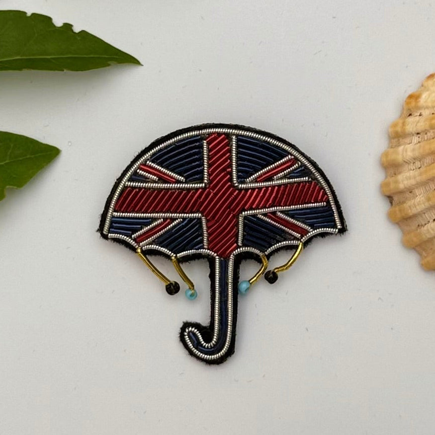 Broche parapluie So British brodée main – bijou artisanal Angleterre style british perles et fils colorés – Tawus