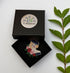 Broche Parisienne fait main dans son écrin – cadeau original bijou femme élégante Paris broderie artisanale – Tawus