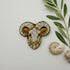 Broche signe astrologique Bélier brodée main – bijou artisanal perles et fils métalliques – Tawus
