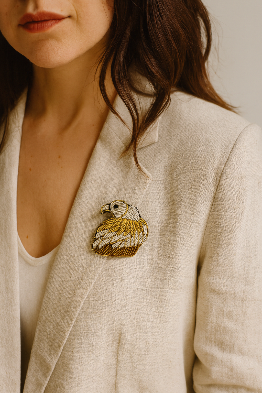 Broche aigle brodée à la main portée – accessoire mode aigle royal rapace liberté artisanal unique cadeau original – Tawus