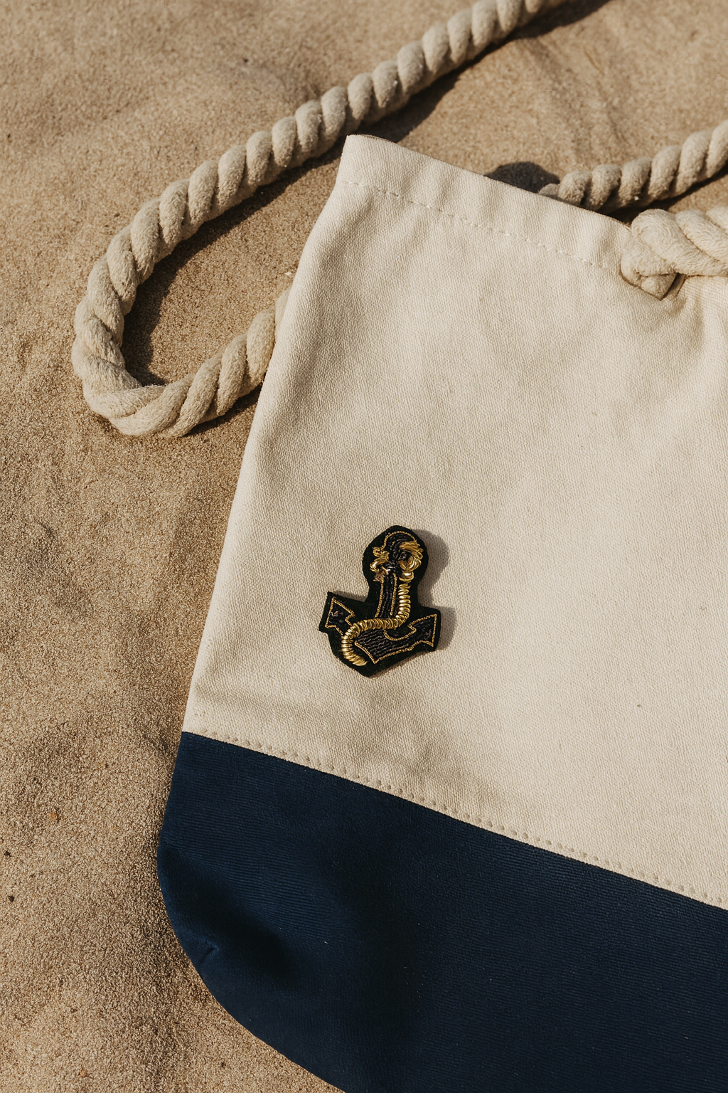 Broche ancre marine brodée à la main portée – accessoire mode ancre marin Bretagne nautique artisanal unique – Tawus