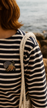 Broche bernard l'hermite brodée à la main portée – accessoire mode bernard hermite crustacé mer coquillage artisanal unique – Tawus

