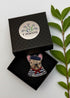 Broche bouledogue parisien fait main dans son écrin – cadeau original bijou chien français broderie artisanale – Tawus