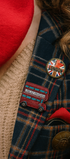 Broche bus anglais brodée à la main portée – accessoire mode british London rouge artisanal unique – Tawus