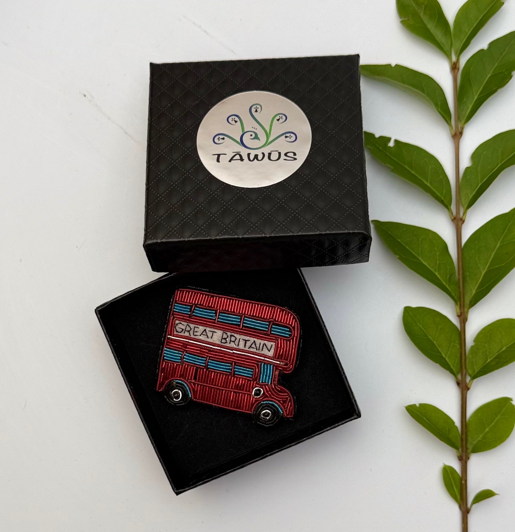 Broche bus anglais fait main dans son écrin – cadeau original bijou London british broderie artisanale – Tawus
