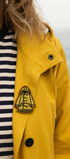 Broche ciré marin brodée à la main portée – accessoire mode imperméable marin Bretagne artisanal unique cadeau marin – Tawus