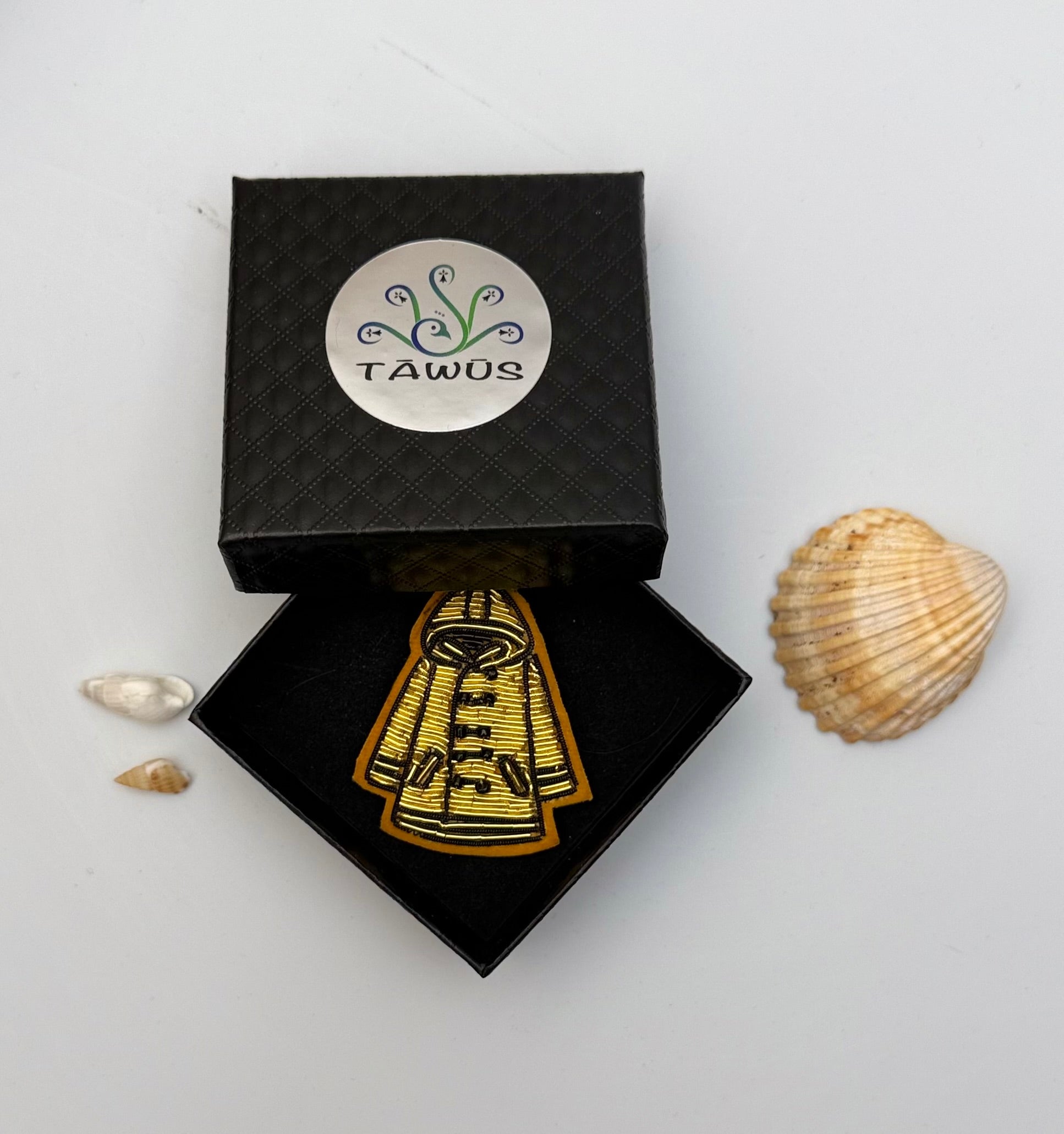 Broche ciré marin fait main dans son écrin – cadeau original bijou imperméable marin pêcheur broderie artisanale Bretagne – Tawus