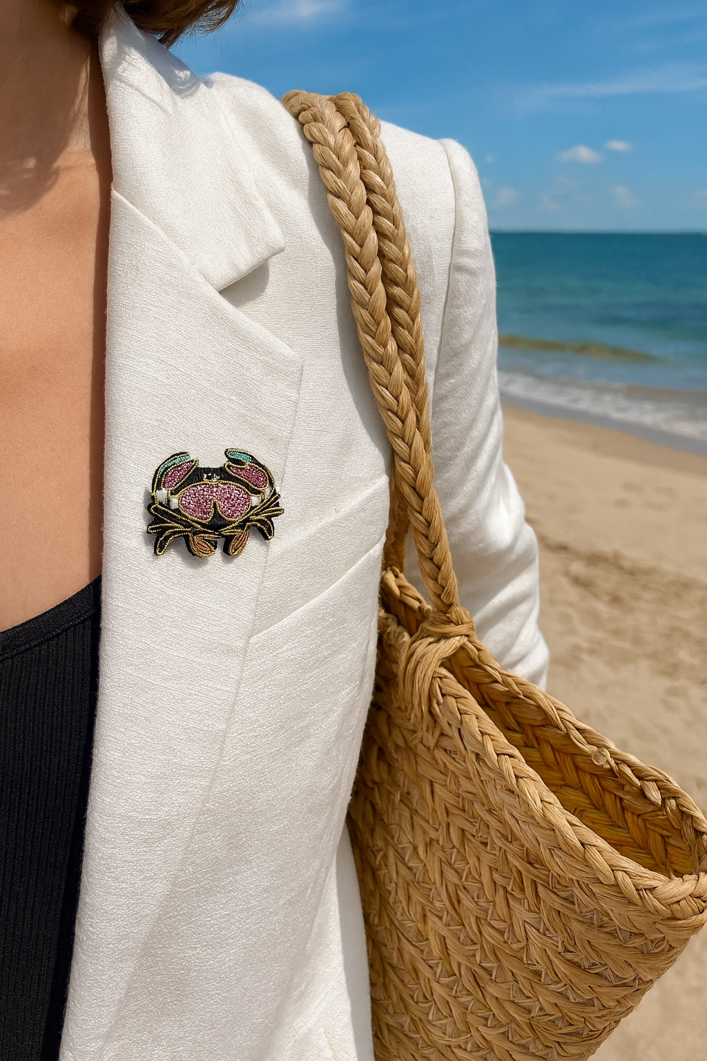 Broche crabe brodée à la main portée – accessoire mode animal marin artisanal unique – Tawus