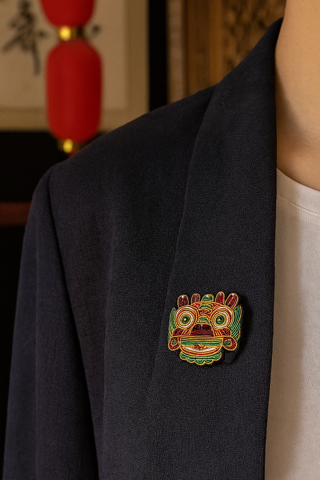 Broche dragon chinois brodée à la main portée – accessoire mode Asie mythique artisanal unique – Tawus