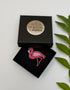 Broche flamant rose fait main dans son écrin – cadeau original bijou flamant rose oiseau tropical broderie artisanale point de nœuds – Tawus
