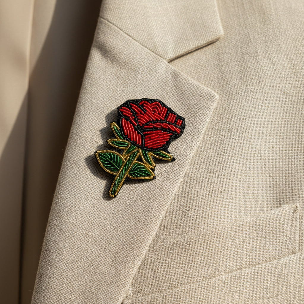 Broche fleur rose brodée à la main portée – accessoire mode floral artisanal unique – Tawus