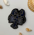 Broche homard bleu brodée main – bijou artisanal grand homard bleu Bretagne mer perles et fils bleus – Tawus