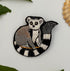 Broche lémurien brodée main – bijou artisanal lémurien Madagascar animal exotique queue rayée perles et fils colorés – Tawus
