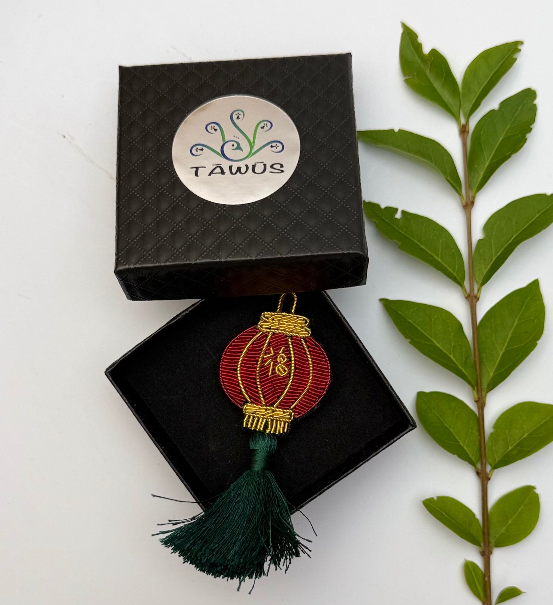 Broche lanterne chinoise fait main dans son écrin – cadeau original bijou Asie Nouvel An chinois broderie artisanale – Tawus