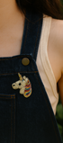 Broche licorne brodée à la main portée – accessoire mode féérique magique artisanal unique – Tawus