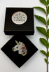 Broche licorne fait main dans son écrin – cadeau original bijou féérique licorne broderie artisanale – Tawus