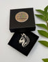 Broche loup fait main dans son écrin – cadeau original bijou loup animal sauvage forêt liberté broderie artisanale – Tawus
