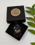 Broche lutin fait main dans son écrin – cadeau Noël original bijou féérique broderie artisanale – Tawus