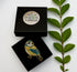 Broche mésange fait main dans son écrin – cadeau original bijou oiseau broderie artisanale – Tawus