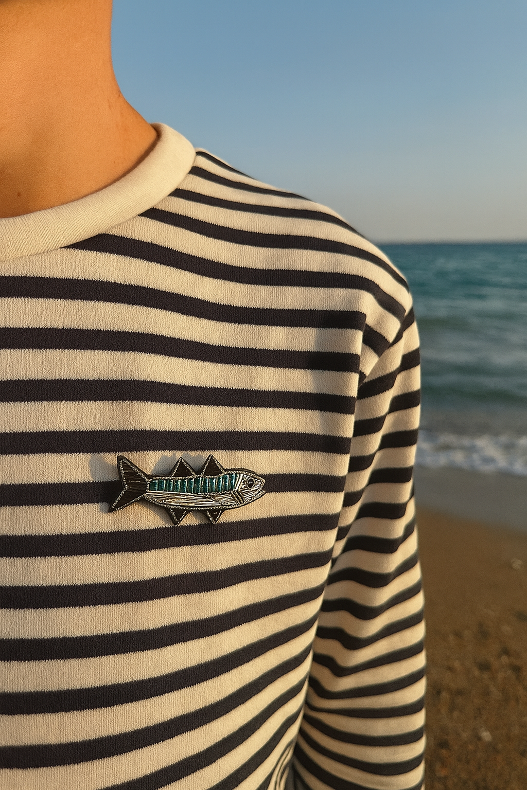 Broche maquereau brodée à la main portée – accessoire mode poisson mer Bretagne artisanal unique cadeau marin – Tawus
