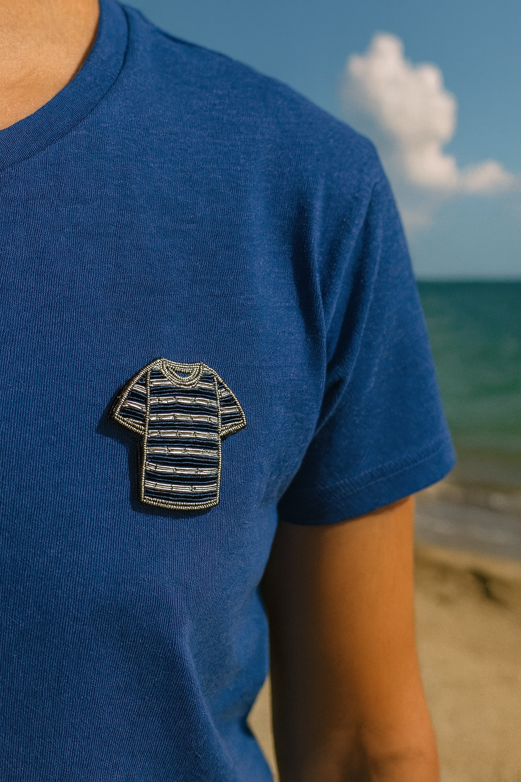 Broche marinière brodée à la main portée – accessoire mode marinière rayures Bretagne marin nautique artisanal unique cadeau original – Tawus
