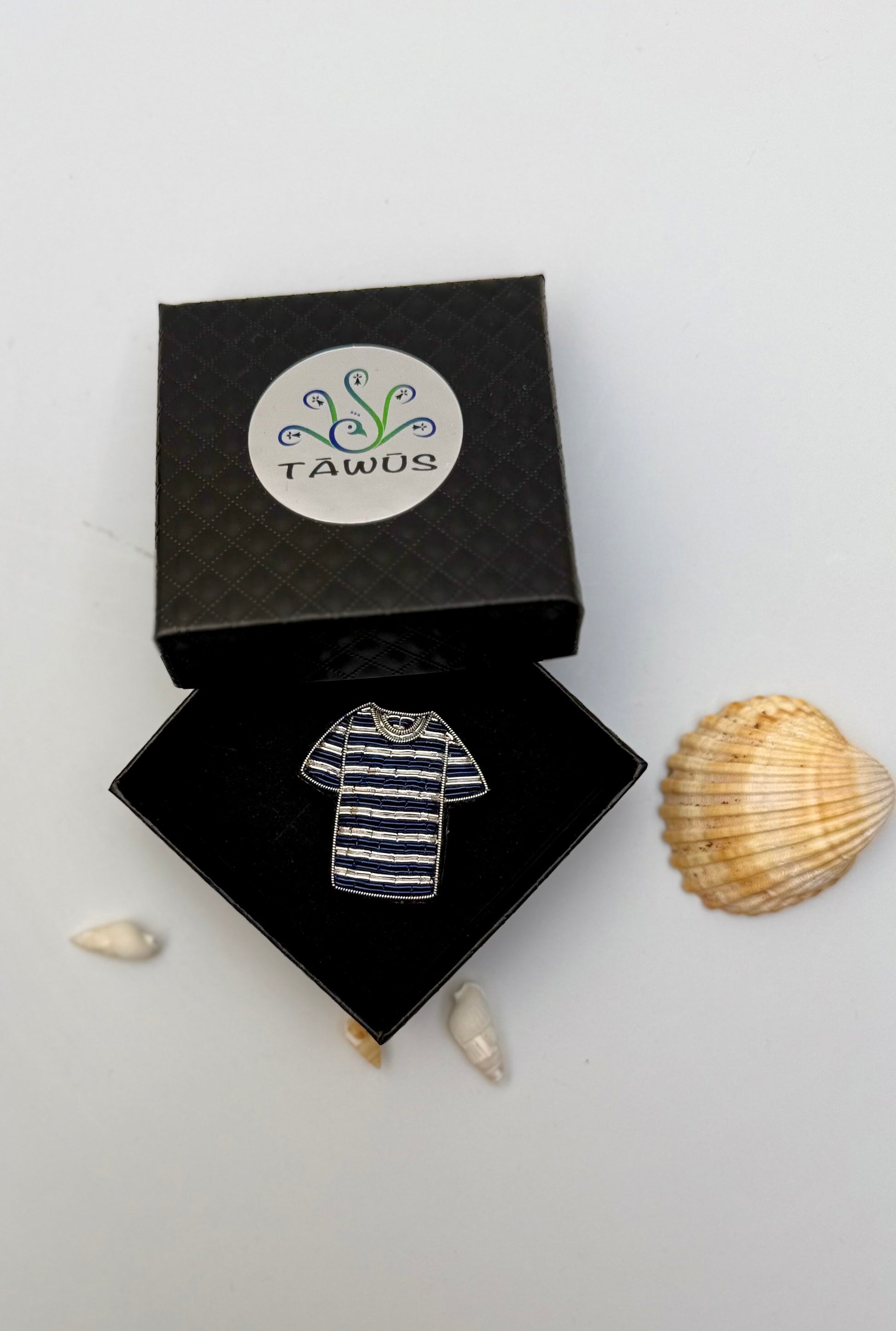 Broche marinière fait main dans son écrin – cadeau original bijou marinière rayures Bretagne marin broderie artisanale nautique – Tawus
