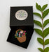 Broche panier fleuri fait main dans son écrin – cadeau original bijou floral broderie artisanale – Tawus
