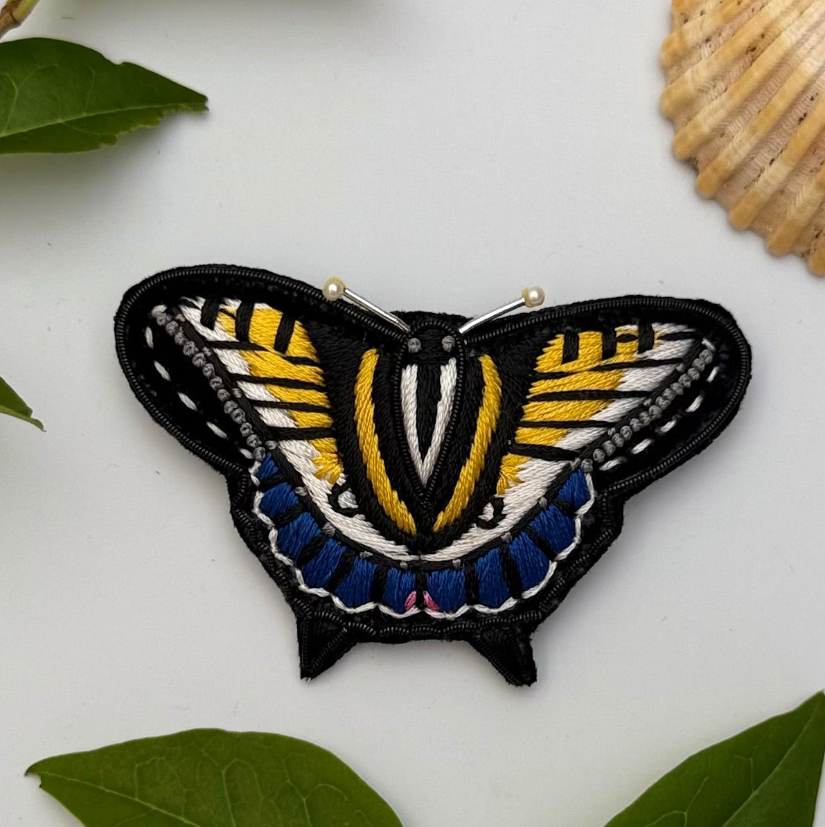 Broche Papillon brodée à la main