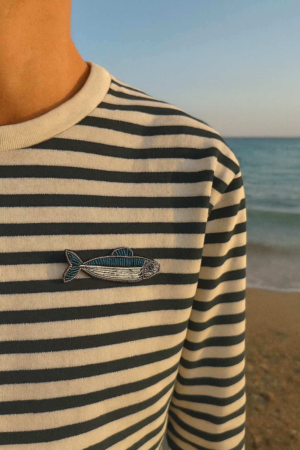 Broche sardine brodée à la main portée – accessoire mode poisson sardine mer artisanal unique cadeau original – Tawus