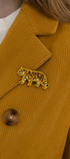 Broche tigre brodée à la main portée – accessoire mode animal sauvage félin artisanal unique – Tawus