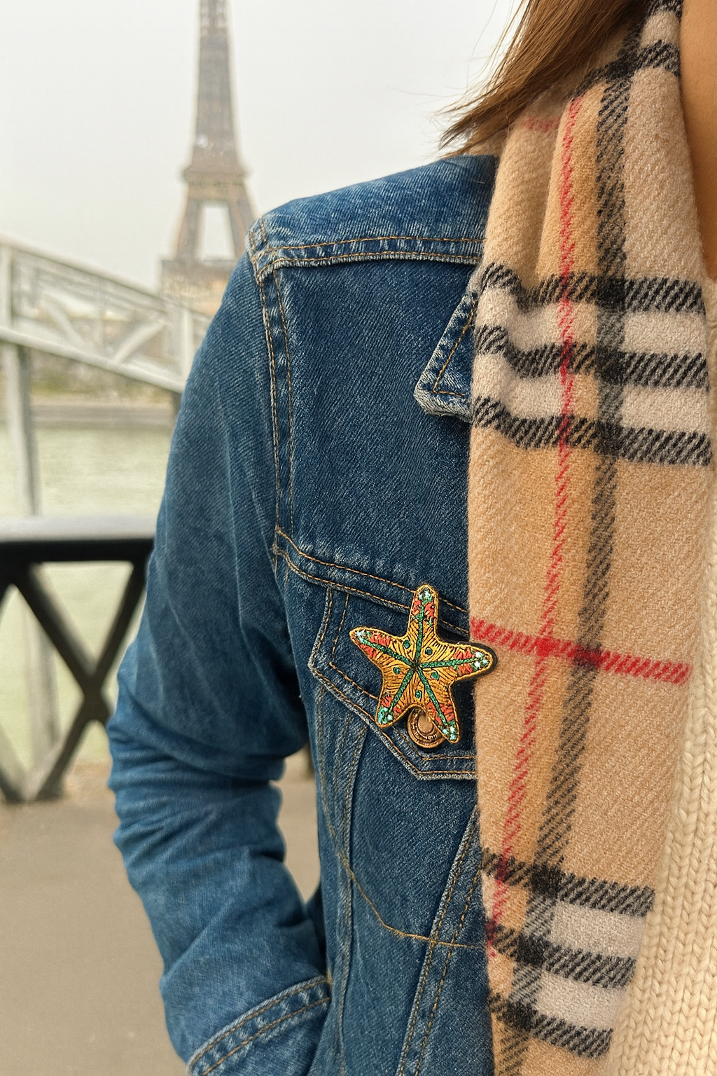 Broche étoile de mer brodée à la main portée – accessoire mode animal marin estival artisanal unique – Tawus