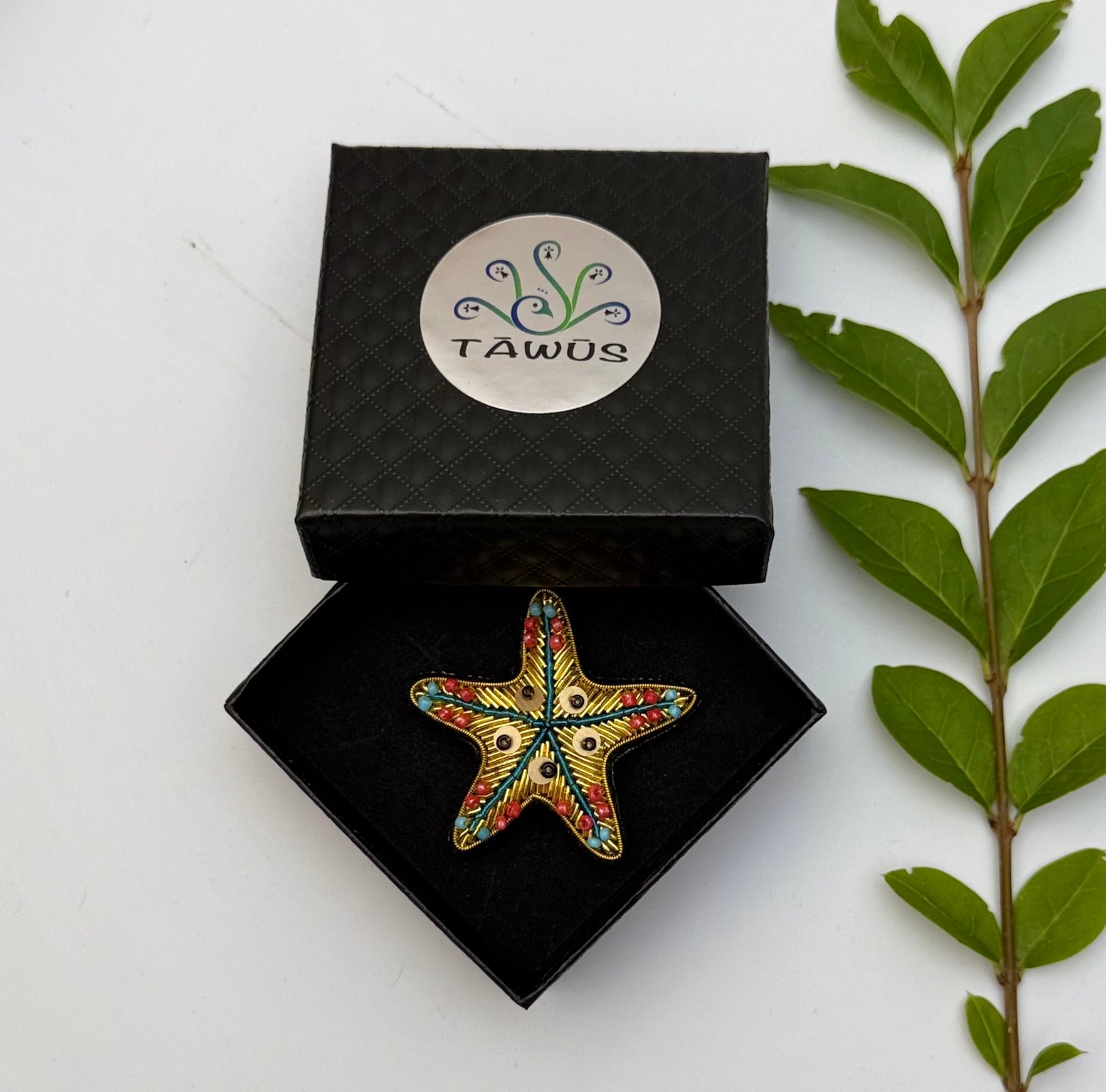 Broche étoile de mer fait main dans son écrin – cadeau original bijou marin été broderie artisanale – Tawus