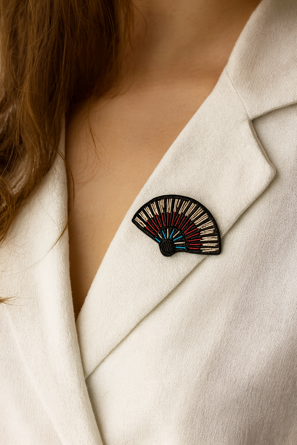 Broche éventail brodée à la main portée – accessoire mode élégant vintage artisanal unique – Tawus