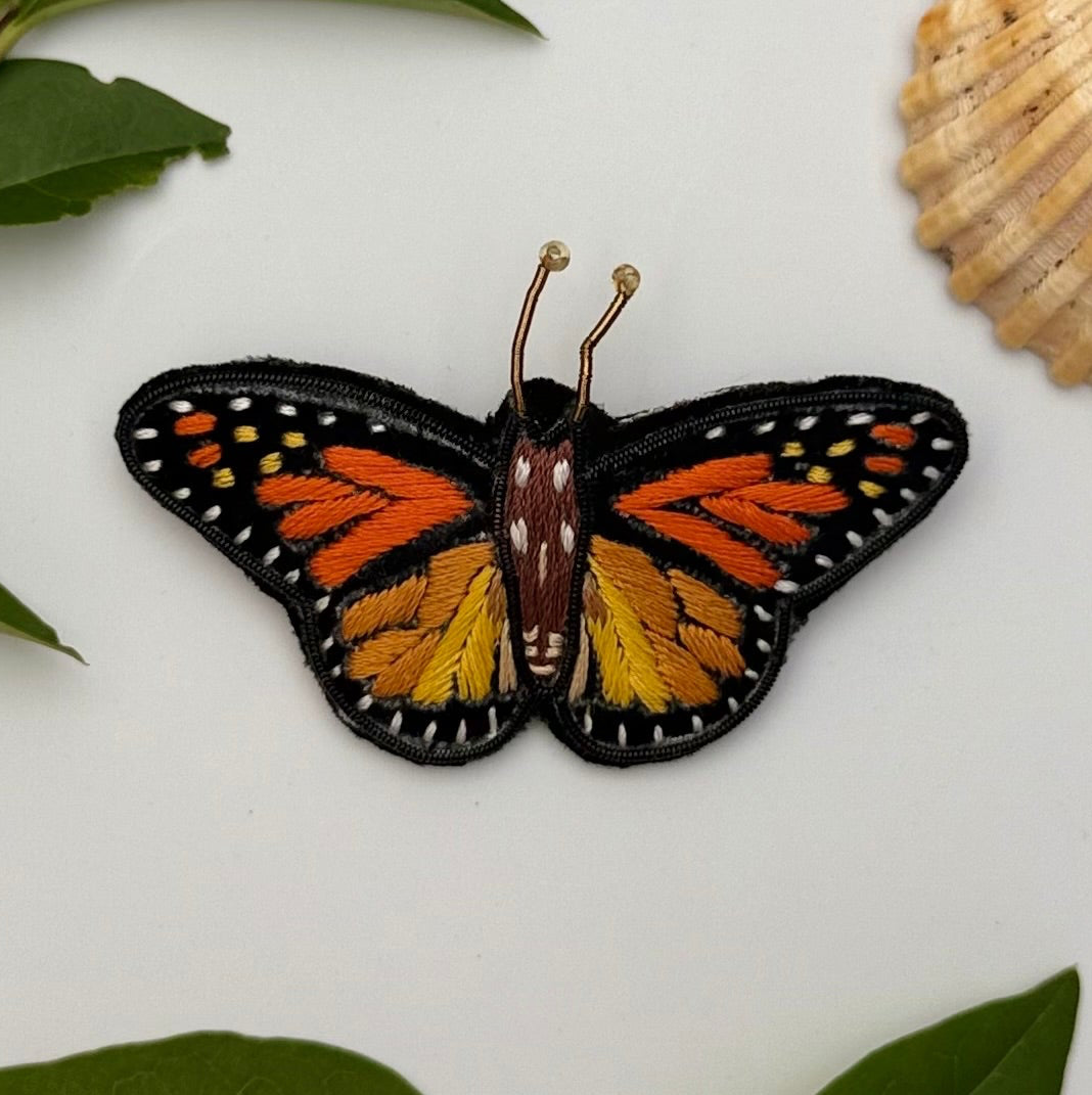 Broche Papillon brodée à la main