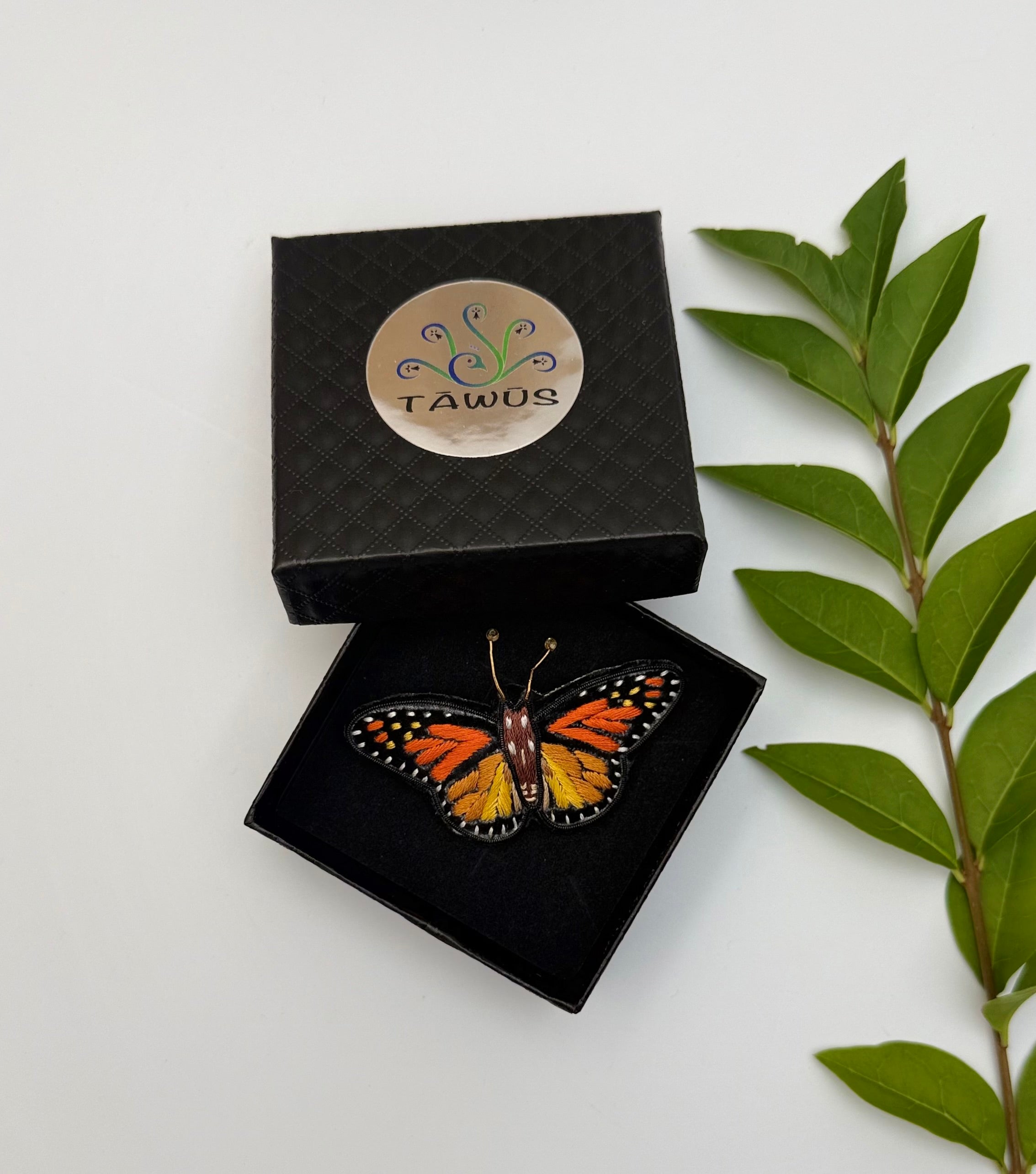 Broche Papillon brodée à la main