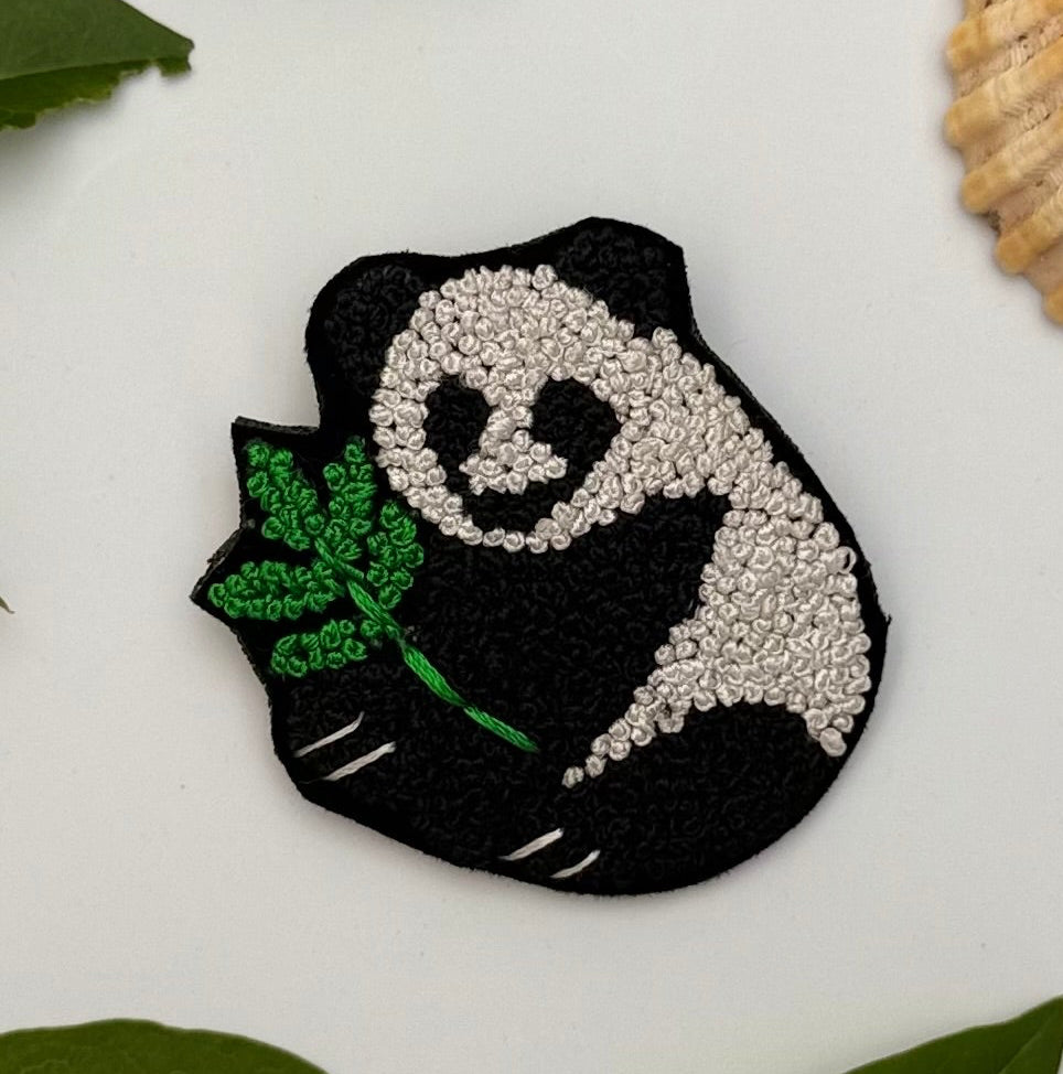 Broche Panda brodée à la main