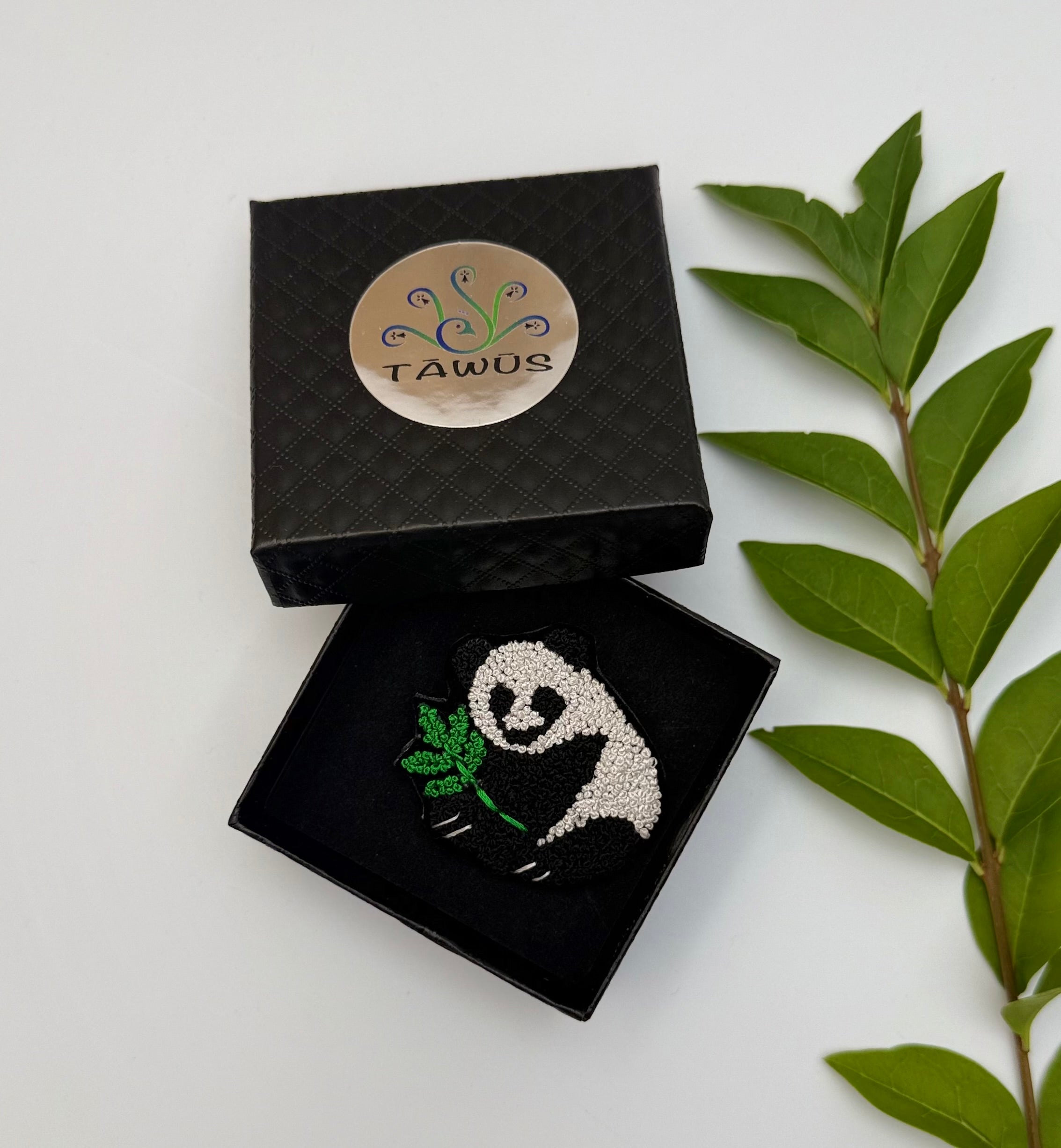 Broche Panda brodée à la main