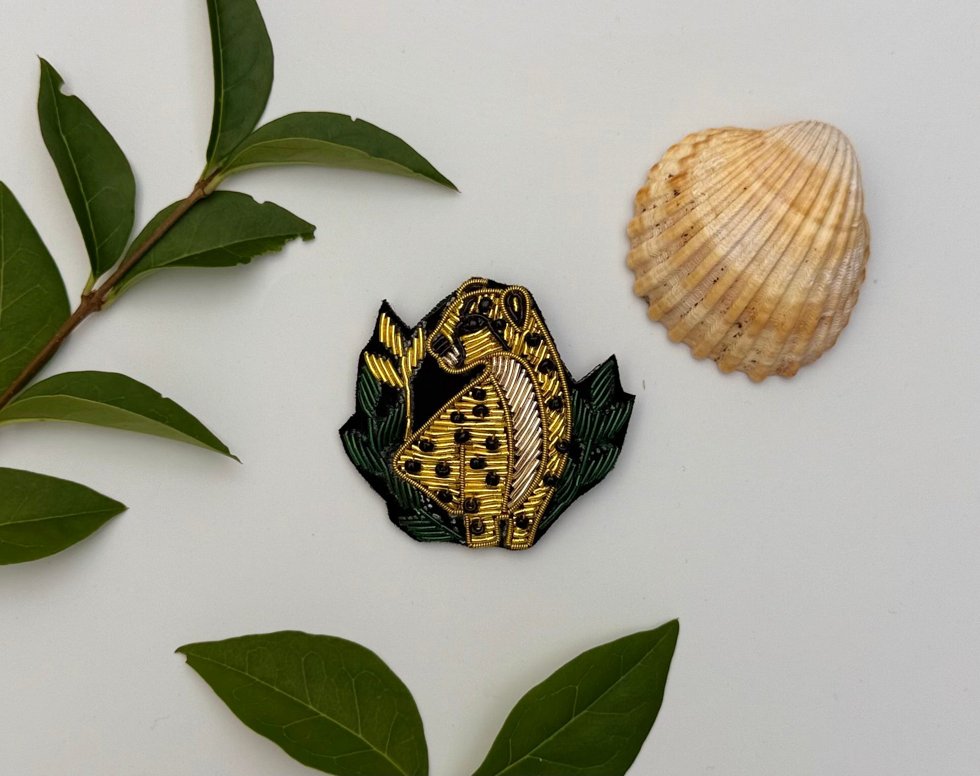 Broche Léopard brodée à la main