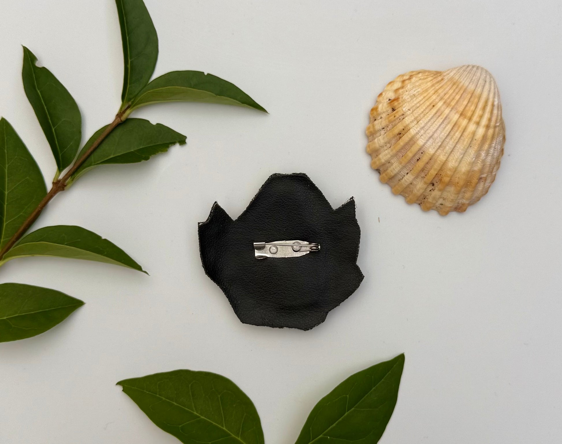 Broche Léopard brodée à la main