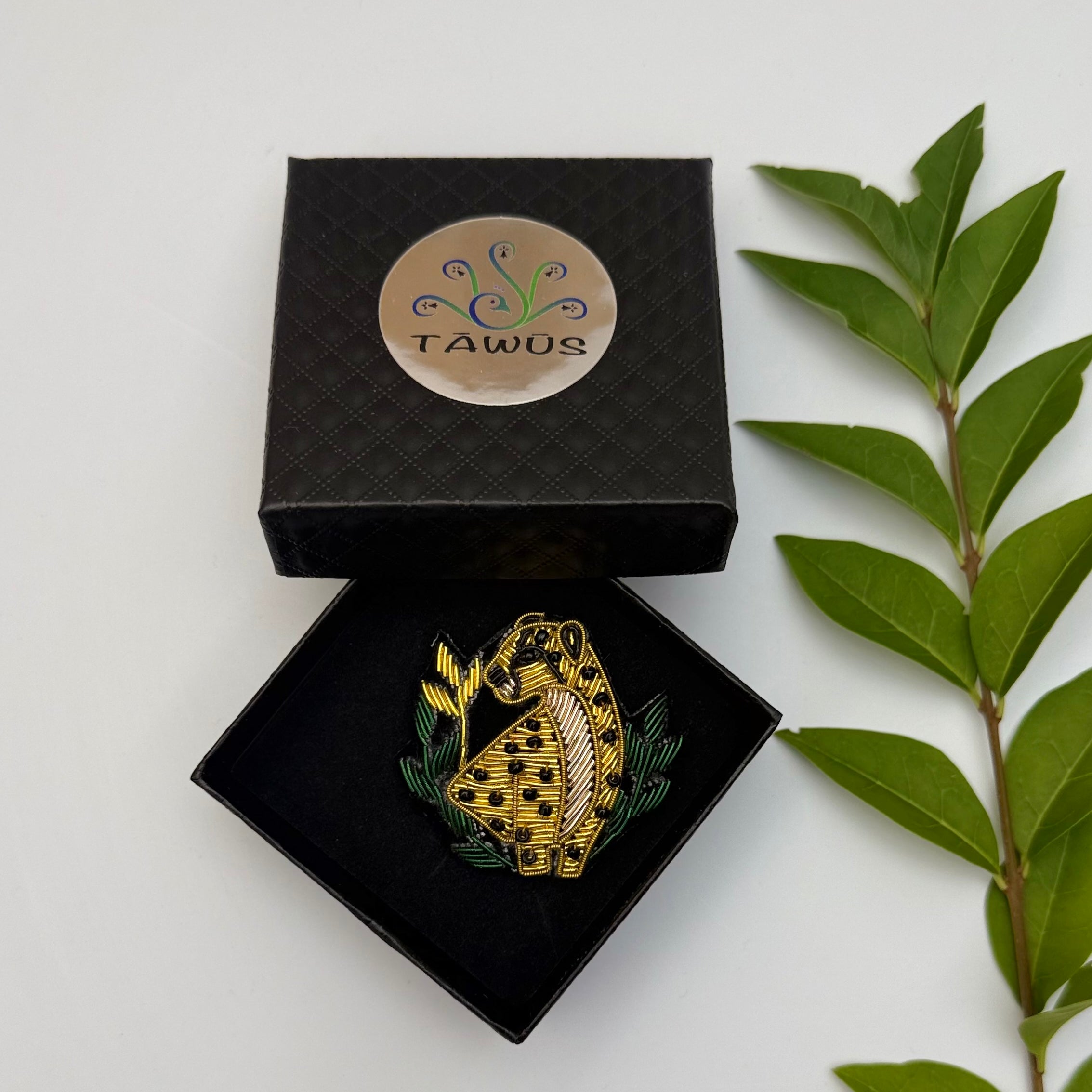 Broche Léopard brodée à la main