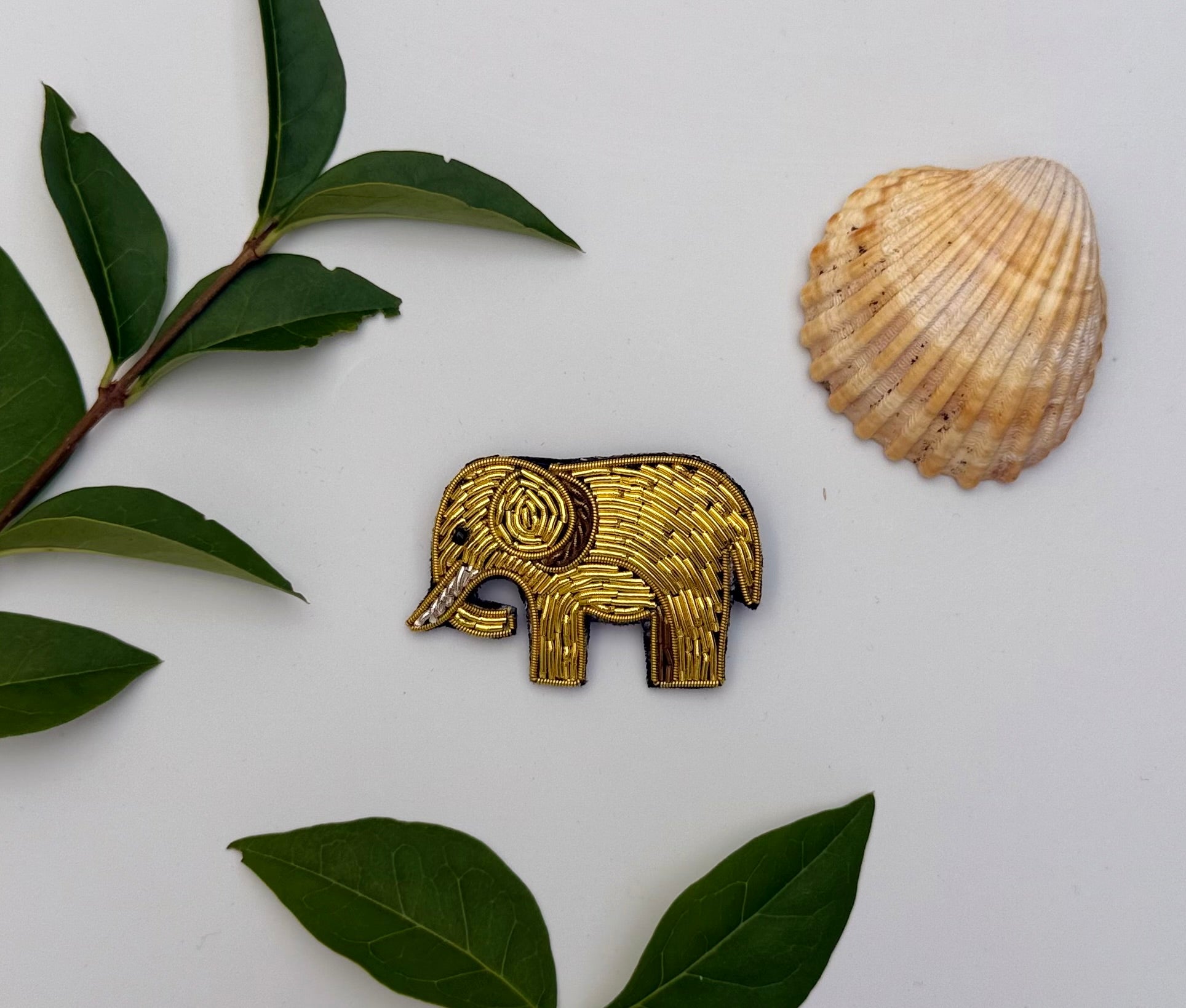 Broche Eléphant brodée à la main