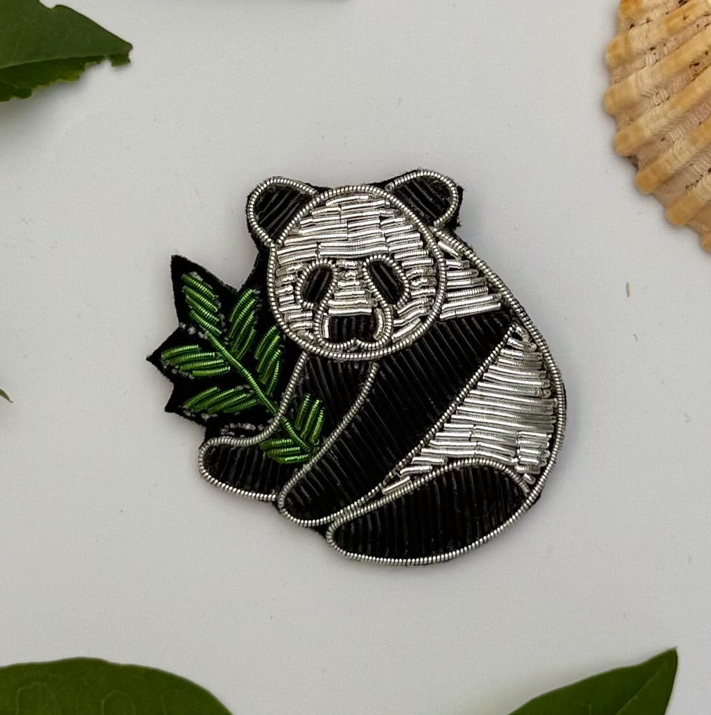 Broche Panda brodée à la main