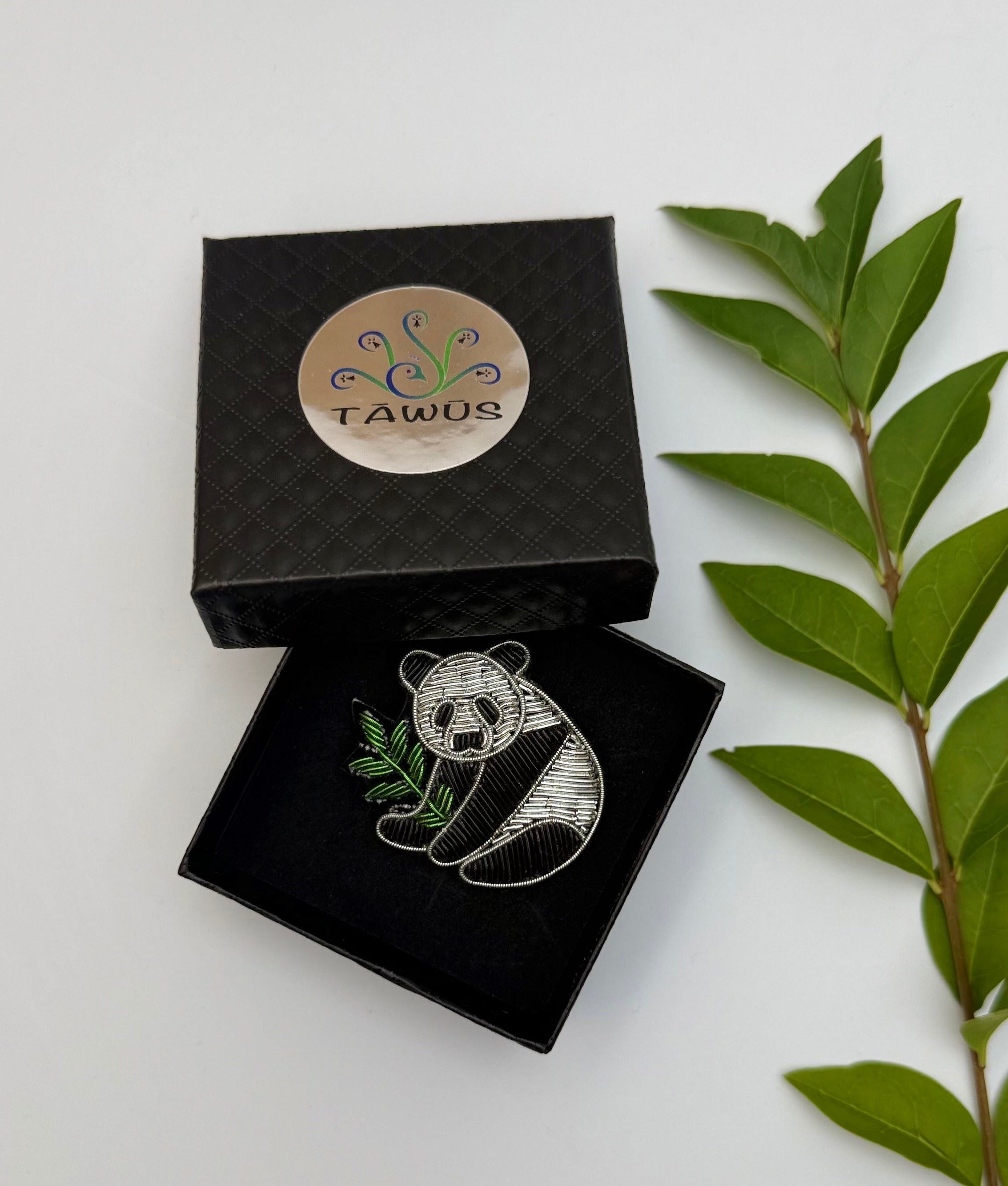 Broche Panda brodée à la main